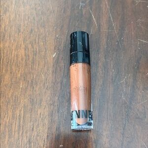 Kylie Cosmetics Skin Concealer, Clove, NWOT